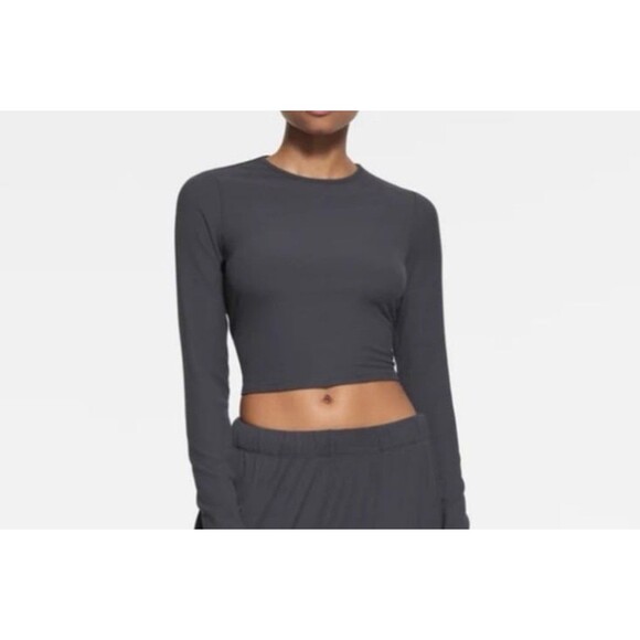 Skims Soft Lounge Crop Long Sleeve Shirt - Picture 2 of 8